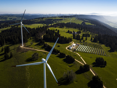 La Suisse toujours à la traîne pour l'énergie solaire et éolienne