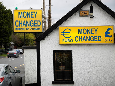 Irlande du Nord: il y aura des contrôles douaniers post-Brexit
