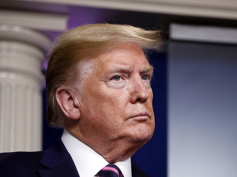 Twitter tente une timide mise au pas de Donald Trump