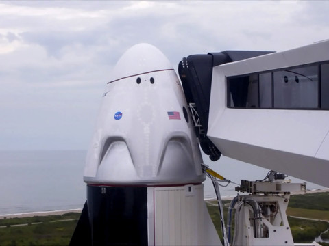 Le lancement du vol habité de SpaceX reporté à samedi