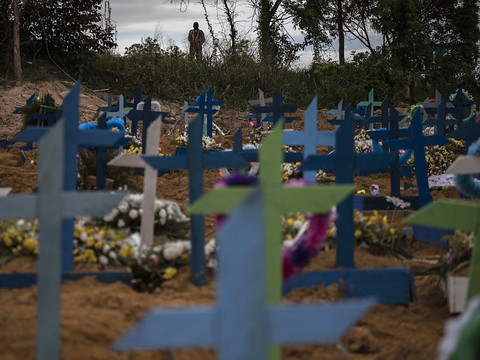 Plus de 1000 morts aux Etats-Unis et Brésil, l'Europe se rouvre