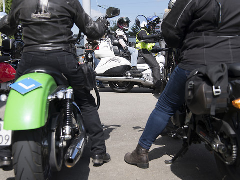Plusieurs accidents de deux-roues en Suisse romande, dont un mortel