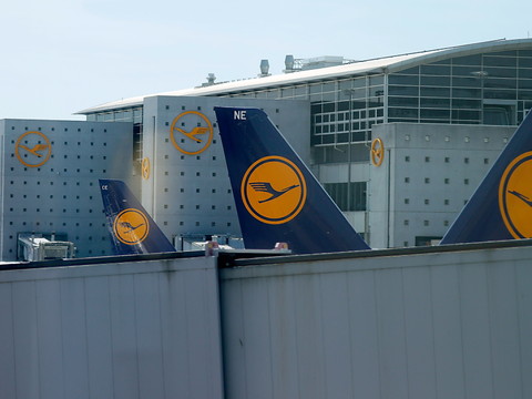 Lufthansa, en perte, s'attend à une 