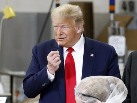 Trump menace UE et Chine de nouveaux tarifs en défense du homard