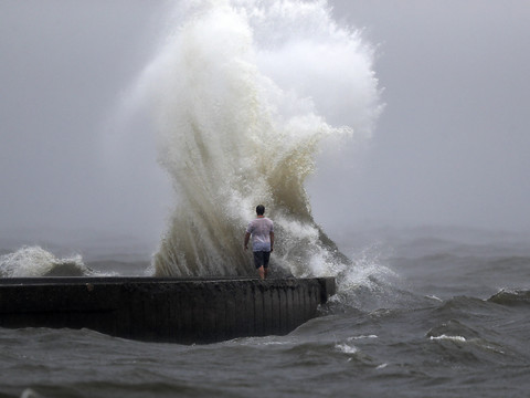 La tempête tropicale Cristobal s'abat sur les côtes de la Louisiane