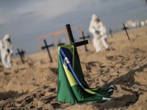 Plus de 40'000 morts et 800'000 contaminés au Brésil