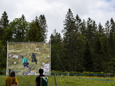 Exposition de photos en plein air sur les hauteurs du Jura bernois