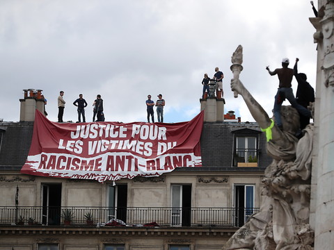 Des milliers de personnes dans la rue en France