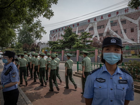Chine: 57 nouveaux cas de Covid-19, record journalier depuis avril