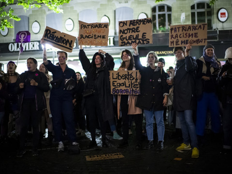 Quelques centaines de femmes ont manifesté vers minuit à Lausanne