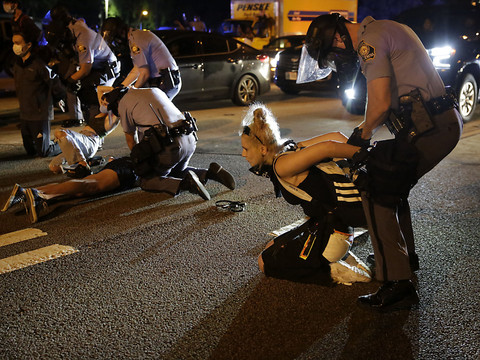 Démission à la police d'Atlanta après la mort d'un noir
