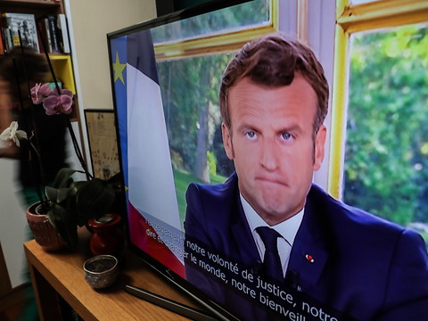 Emmanuel Macron accélère le déconfinement