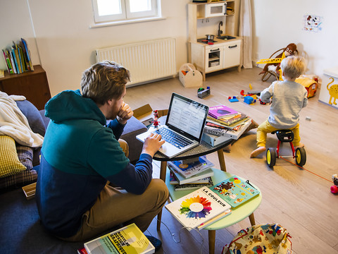 Télétravail et enfants: les femmes plus pénalisées que les hommes