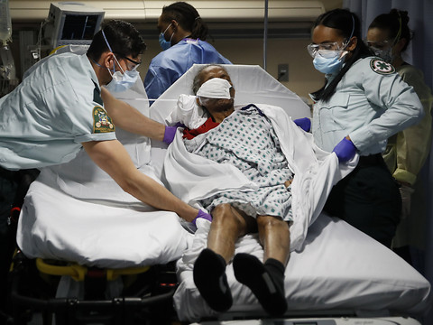 Le Covid-19 a fait moins de 700 morts en 24 heures aux Etats-Unis