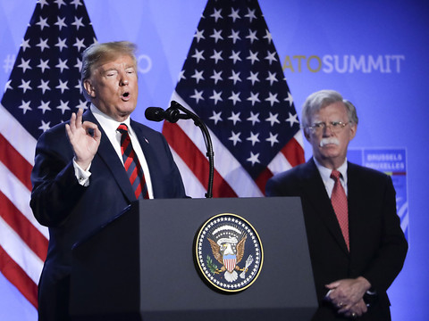 Trump tente de bloquer en justice le livre explosif de John Bolton