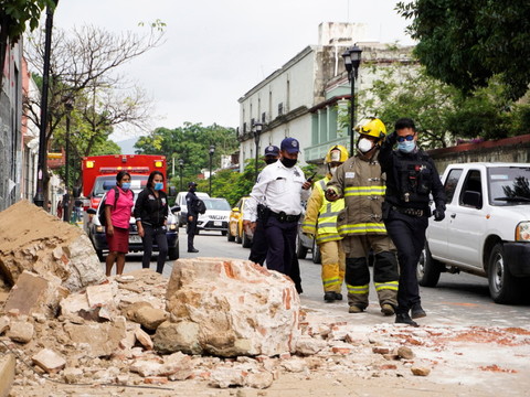 Un séisme fait au moins 6 morts en pleine crise sanitaire