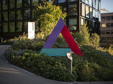 Helvetia aura déboursé 800 millions d'euros pour acheter Caser