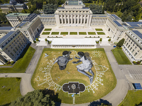 La Suisse offre une fresque à l'ONU à Genève 75 ans après la Charte