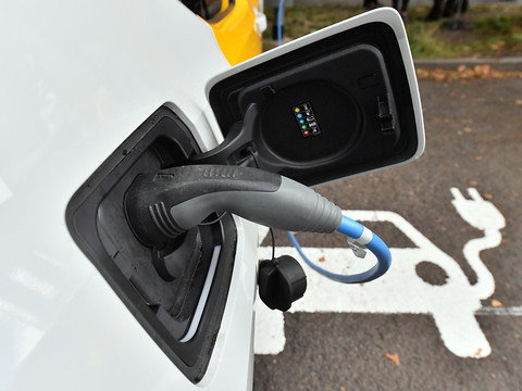 Première station de recharge pour véhicules électriques sur l'A2