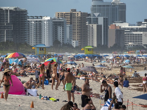 La Floride enregistre un nouveau record de contaminations en 24 h