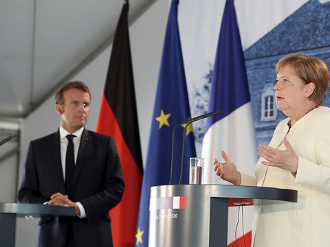 Relance de l'UE: Merkel et Macron poussent pour un accord