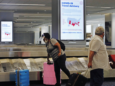 Le Covid-19 tue à nouveau plus de 1000 Américains par jour