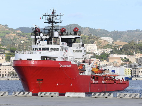 L'Ocean Viking demande un secours d'urgence, 180 réfugiés à bord