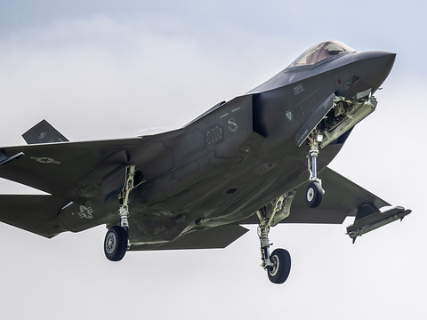 Les Vert'libéraux pour les avions de combat et le congé paternité