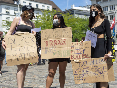 Quelques centaines de manifestants contre le racisme en Suisse