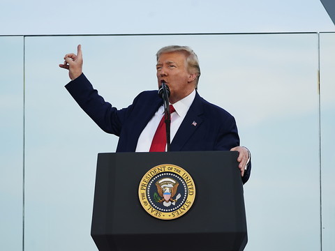Trump dénonce 