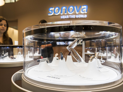 Sonova s'attend à un recul des ventes, impact sur l'emploi
