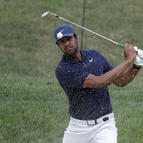 Finau et Palmer en tête au 2e tour, Woods de justesse