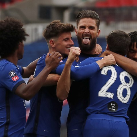 Chelsea domine Manchester United et rejoint Arsenal en finale