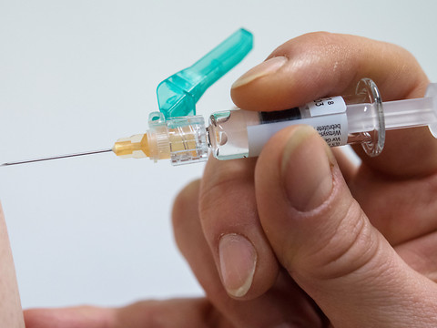 Accords pour 90 millions de doses de vaccin supplémentaires