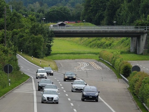 Il débranche l'aide à la conduite et perd la maîtrise de sa voiture