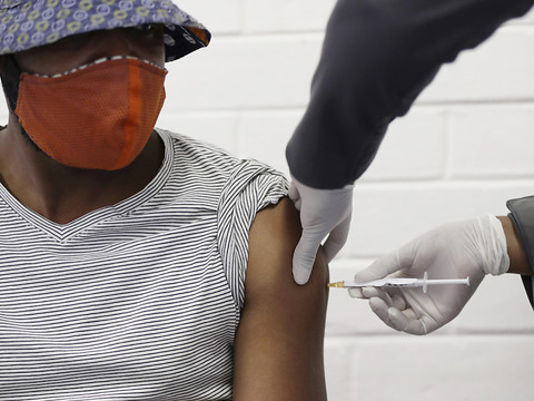 Covid-19: deux projets de vaccins 