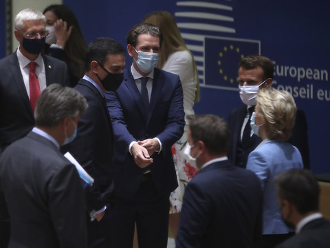 Les 27 de l'UE approuvent un plan de relance historique