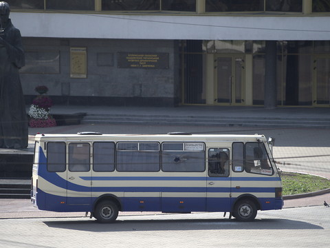Tous les passagers d'un bus retenus en otages libérés en Ukraine
