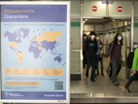 Les voyageurs de retour de pays à risque assez disciplinés