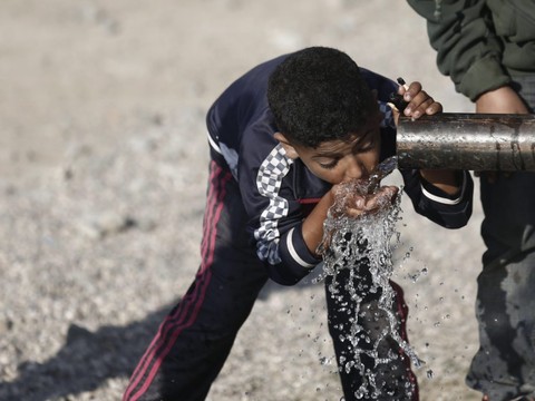 Le plomb empoisonne silencieusement un tiers des enfants du monde