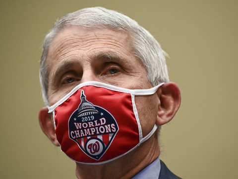 Doutes du Dr Fauci sur les vaccins anti-Covid-19 russes et chinois