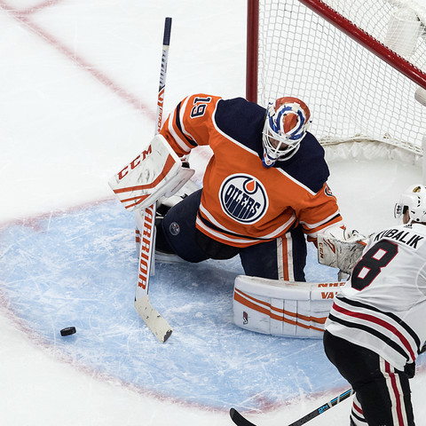 Kubalik brille avec Chicago face à Edmonton