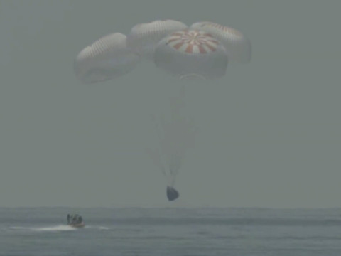 SpaceX a ramené sur Terre deux astronautes pour la première fois