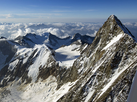 Un alpiniste perd la vie sur le Finsteraarhorn