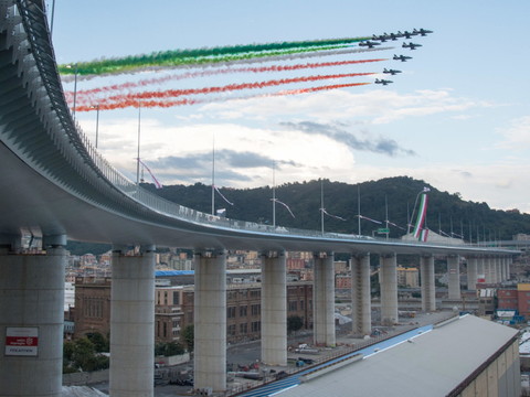 Gênes: deux ans après l'effondrement, le nouveau pont inauguré