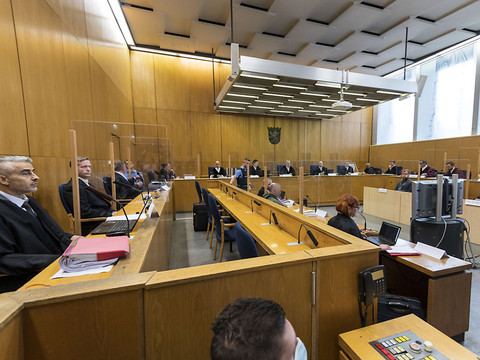 Un néo-nazi avoue le meurtre d'un élu régional lors de son procès