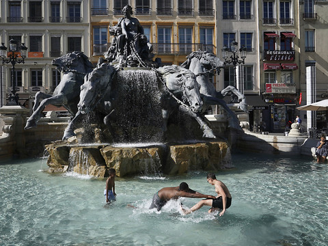 Une chaleur étouffante s'abat à nouveau sur la France