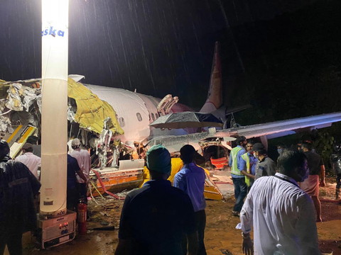 Au moins 17 tués dans un accident d'avion en Inde