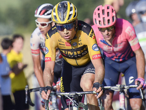 Van Aert devance Alaphilippe pour la première classique