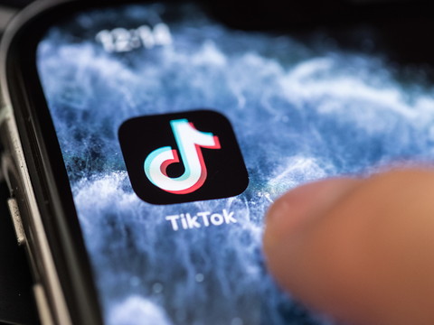 Discussions entre Twitter et TikTok sur un possible regroupement